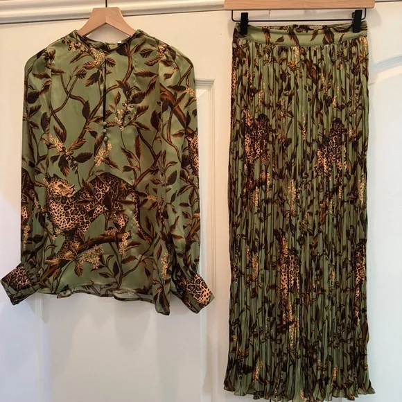 Johanna Ortiz Gifts of Nature Blouse and Acts of Nature Pleated Skirt Set - Picture 4 of 16